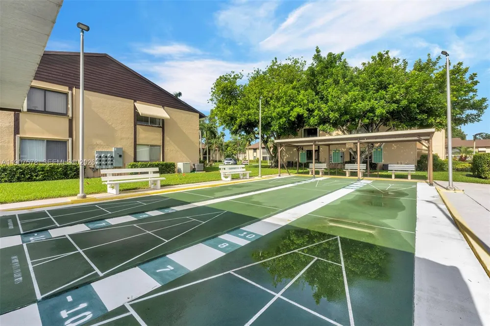 442 Pine Glen Ln #D-2 Green Acres, FL 33463