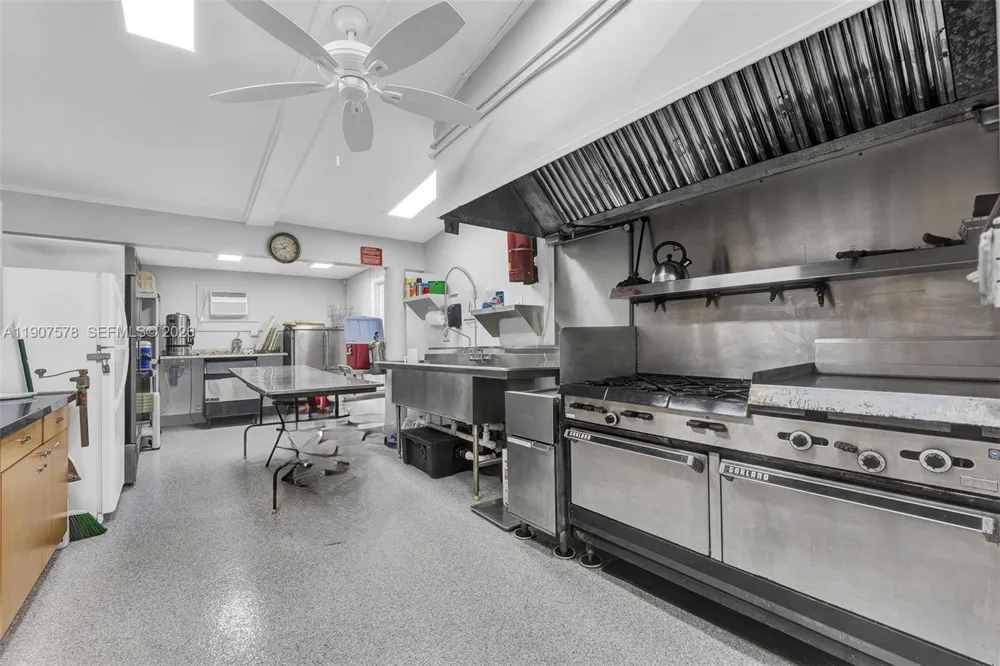 442 Pine Glen Ln #D-2 Green Acres, FL 33463