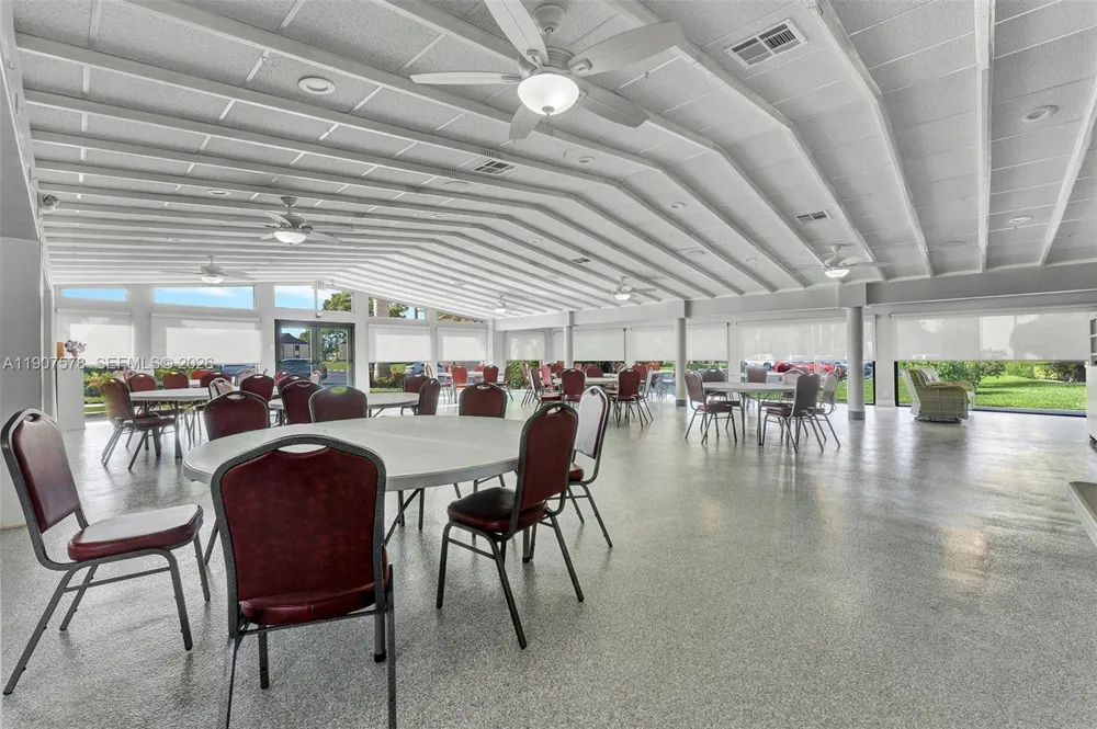 442 Pine Glen Ln #D-2 Green Acres, FL 33463