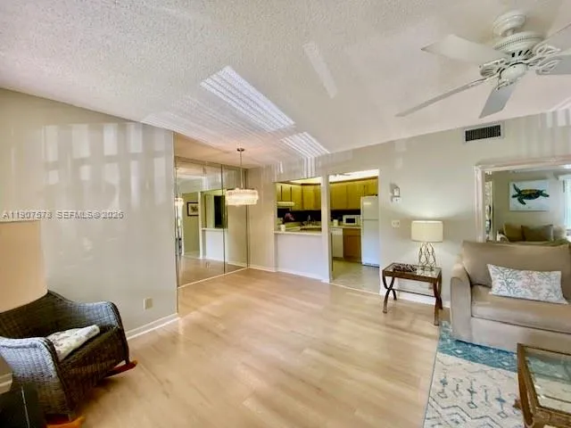 442 Pine Glen Ln #D-2 Green Acres, FL 33463