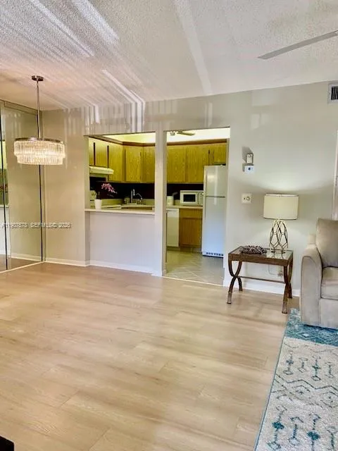 442 Pine Glen Ln #D-2 Green Acres, FL 33463