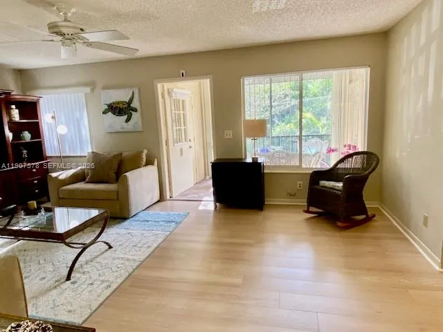 442 Pine Glen Ln #D-2 Green Acres, FL 33463