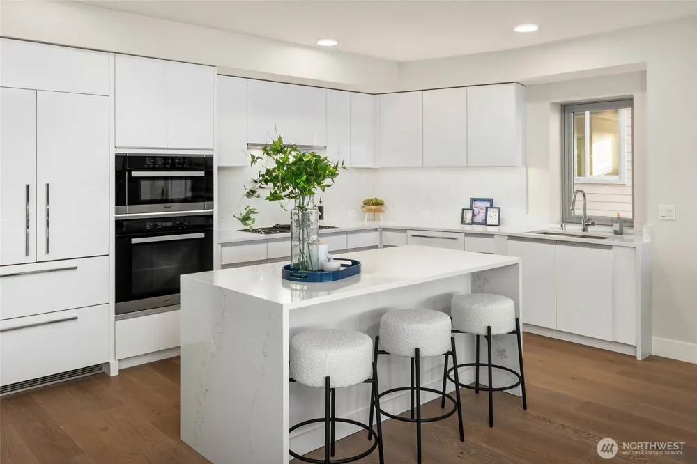 1250 Alki Avenue SW #2A Seattle, WA 98116