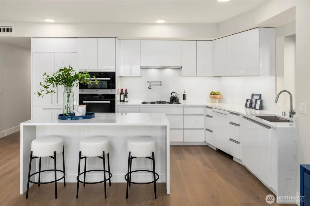 1250 Alki Avenue SW #2A Seattle, WA 98116