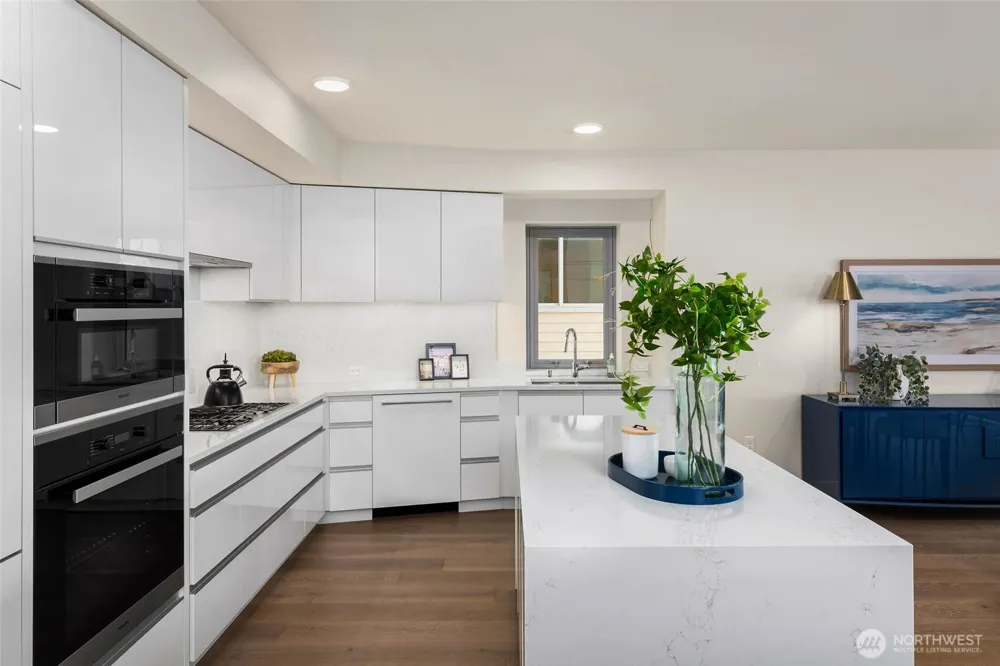 1250 Alki Avenue SW #2A Seattle, WA 98116