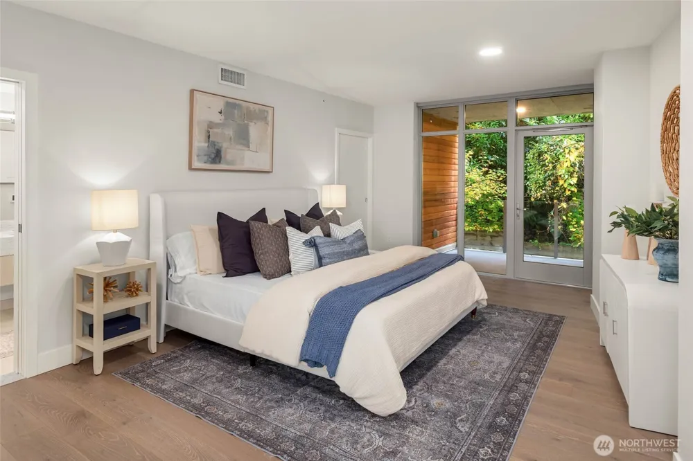 1250 Alki Avenue SW #2A Seattle, WA 98116