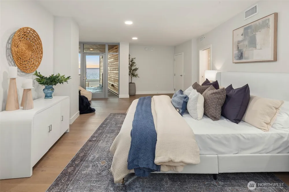 1250 Alki Avenue SW #2A Seattle, WA 98116