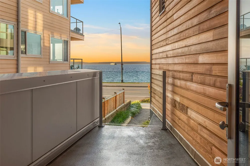 1250 Alki Avenue SW #2A Seattle, WA 98116