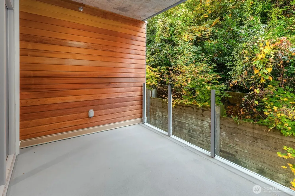 1250 Alki Avenue SW #2A Seattle, WA 98116