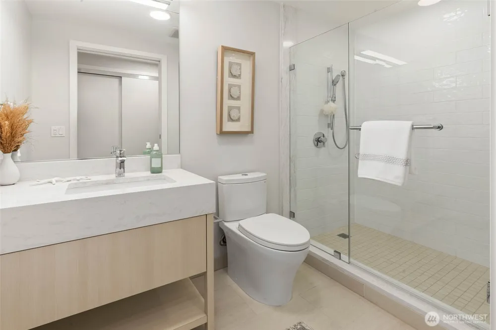 1250 Alki Avenue SW #2A Seattle, WA 98116