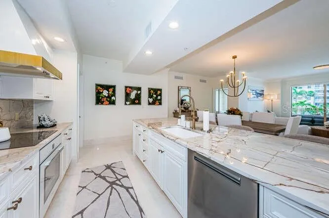 11 BAYMONT STREET #403 Clearwater Beach, FL 33767