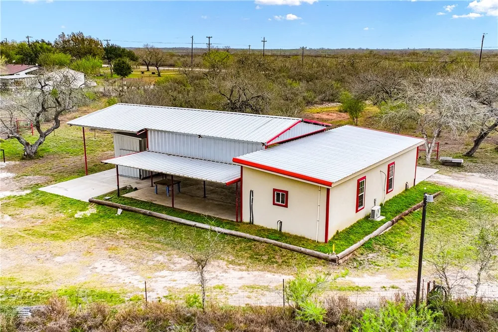 6802 CR 103 San Diego, TX 78384