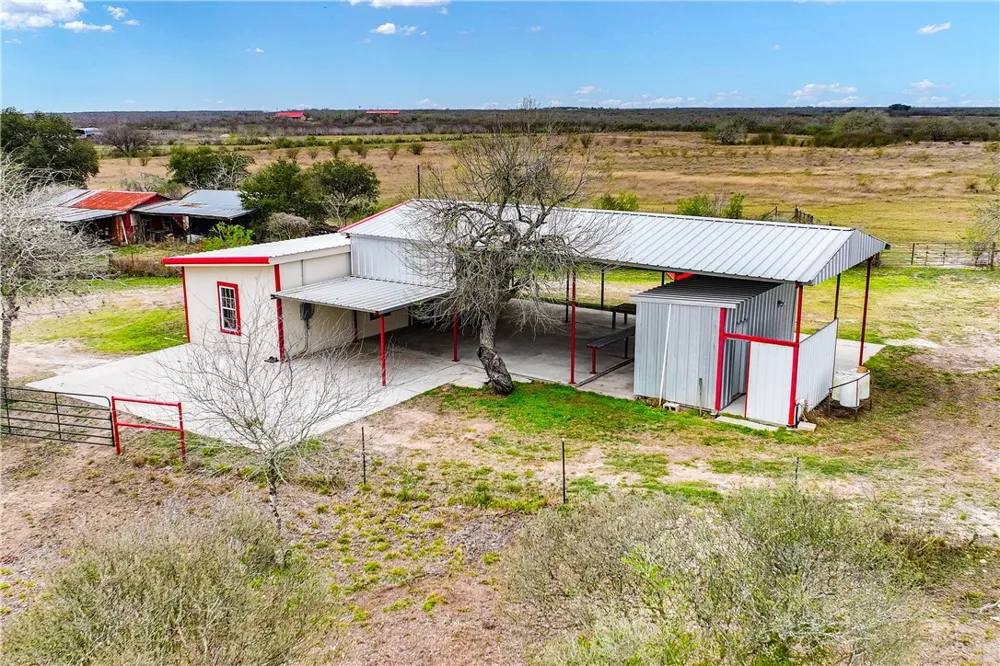 6802 CR 103 San Diego, TX 78384