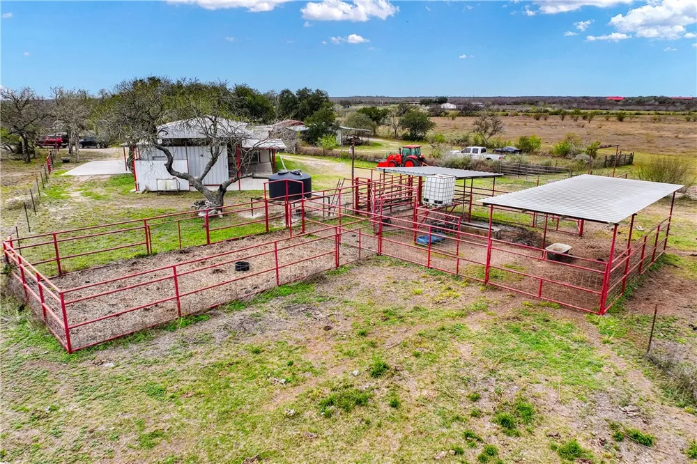 6802 CR 103 San Diego, TX 78384