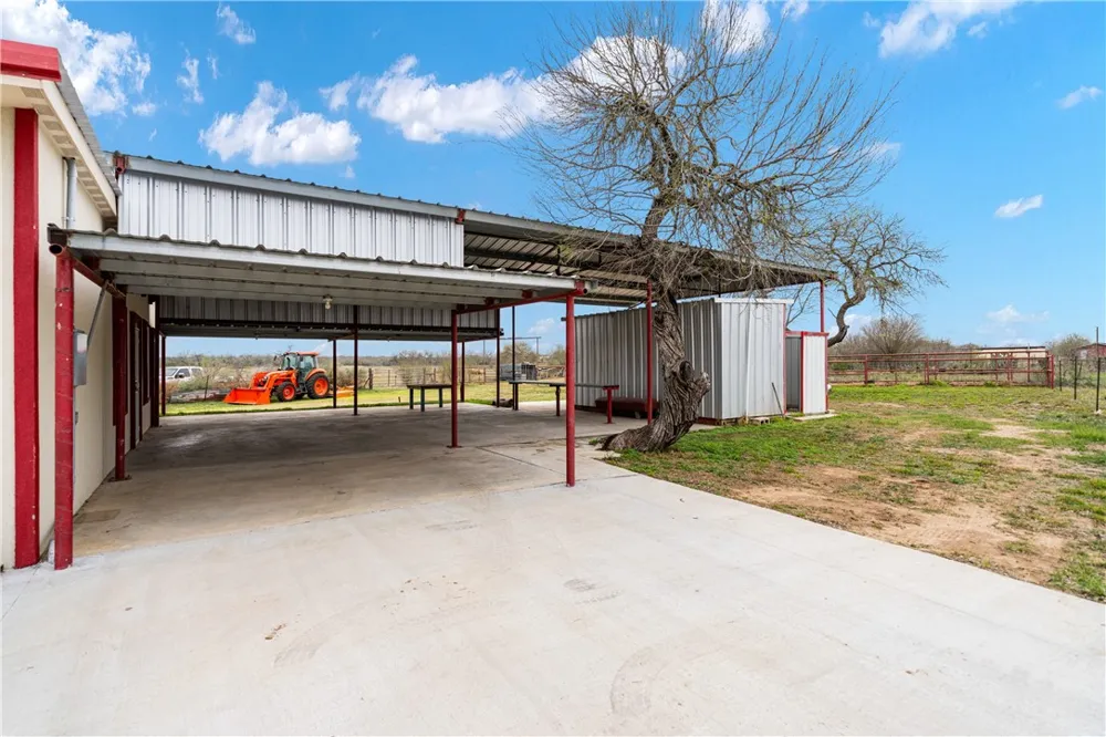 6802 CR 103 San Diego, TX 78384