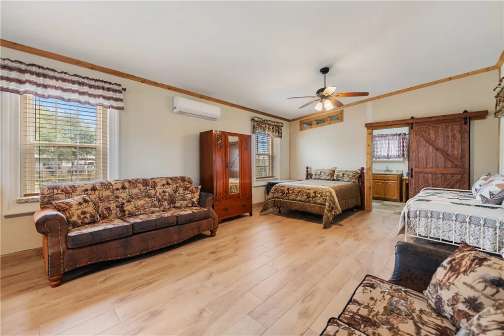 6802 CR 103 San Diego, TX 78384