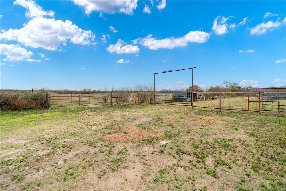 6802 CR 103 San Diego, TX 78384
