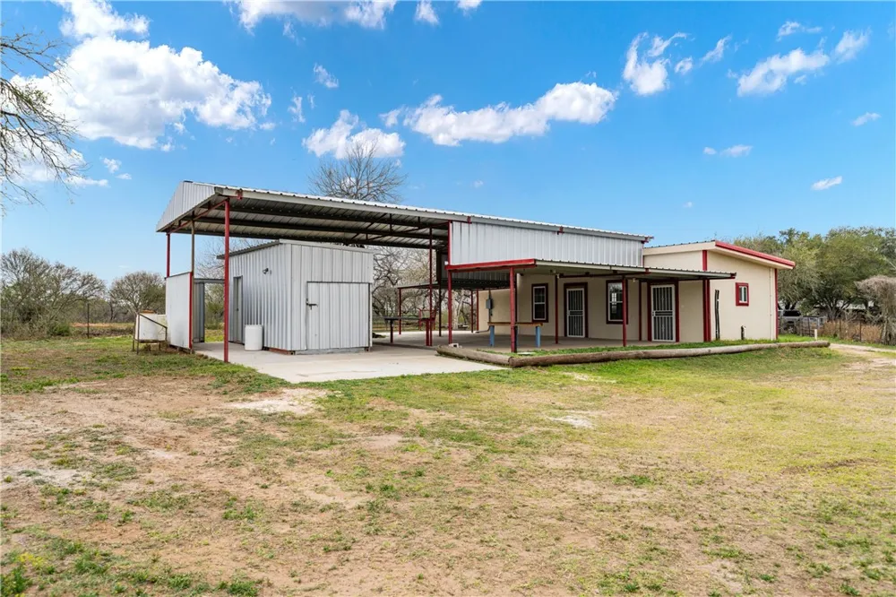 6802 CR 103 San Diego, TX 78384