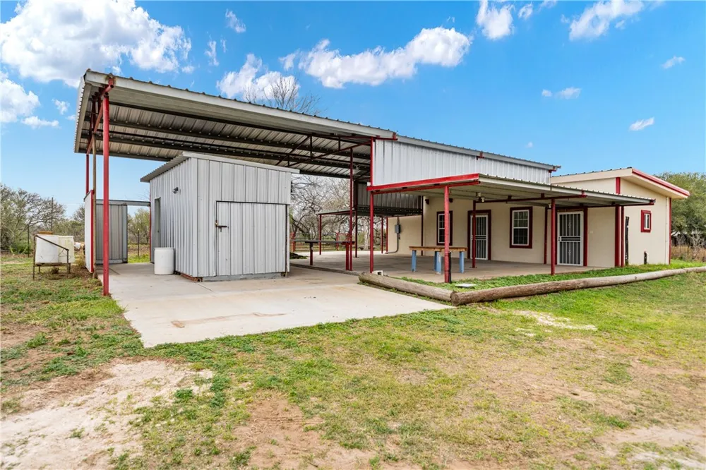 6802 CR 103 San Diego, TX 78384