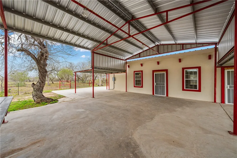 6802 CR 103 San Diego, TX 78384
