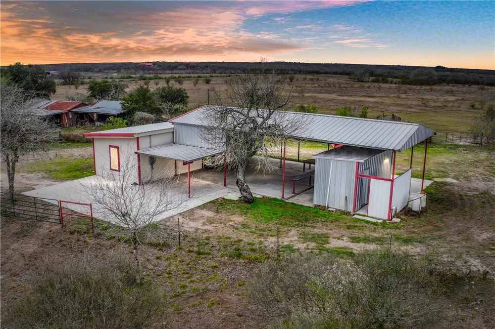 6802 CR 103 San Diego, TX 78384