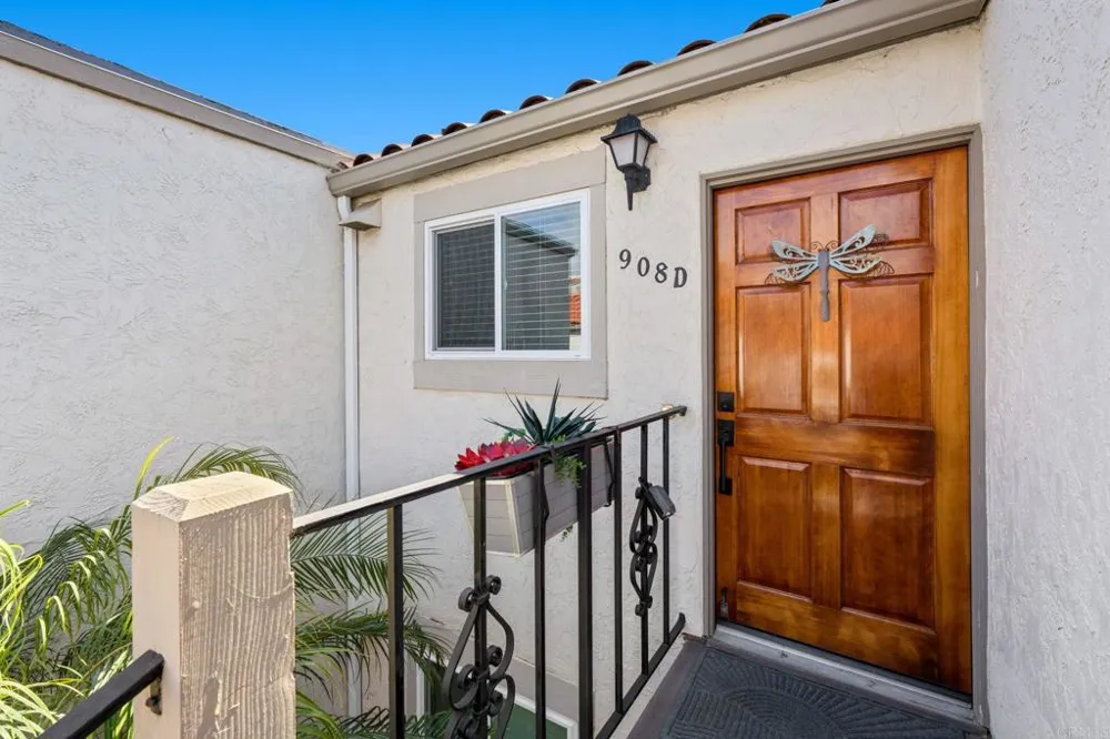 908 Caminito Madrigal #D Carlsbad, CA 92011
