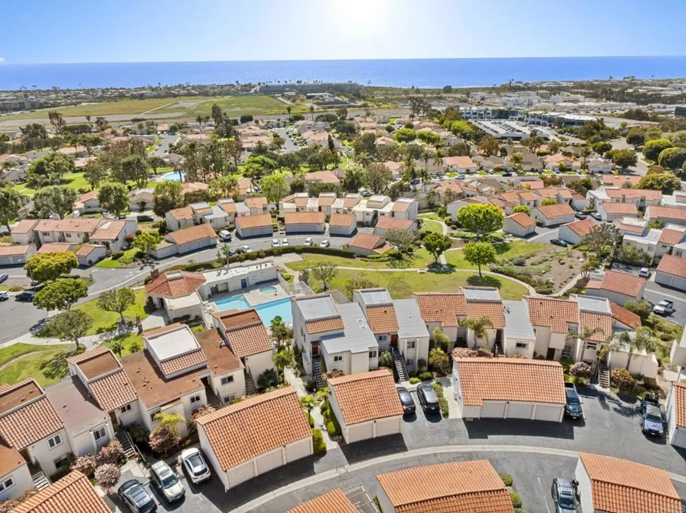 908 Caminito Madrigal #D Carlsbad, CA 92011