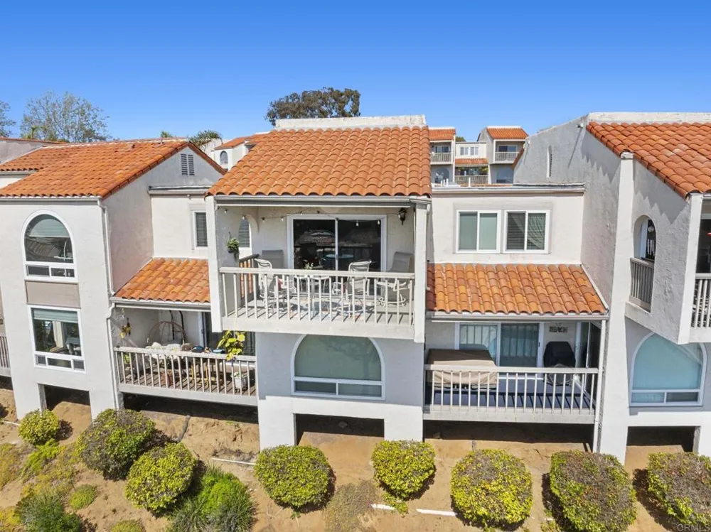908 Caminito Madrigal #D Carlsbad, CA 92011