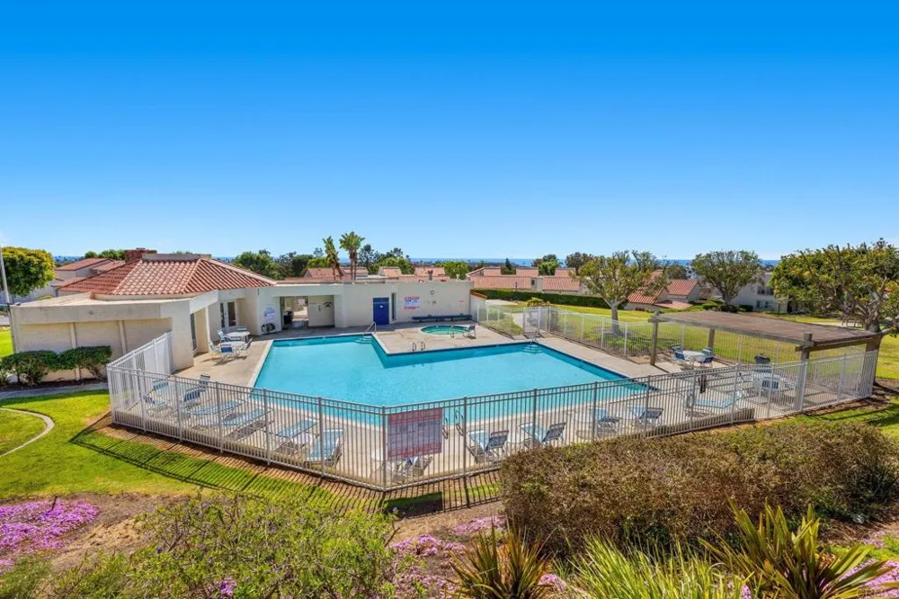 908 Caminito Madrigal #D Carlsbad, CA 92011