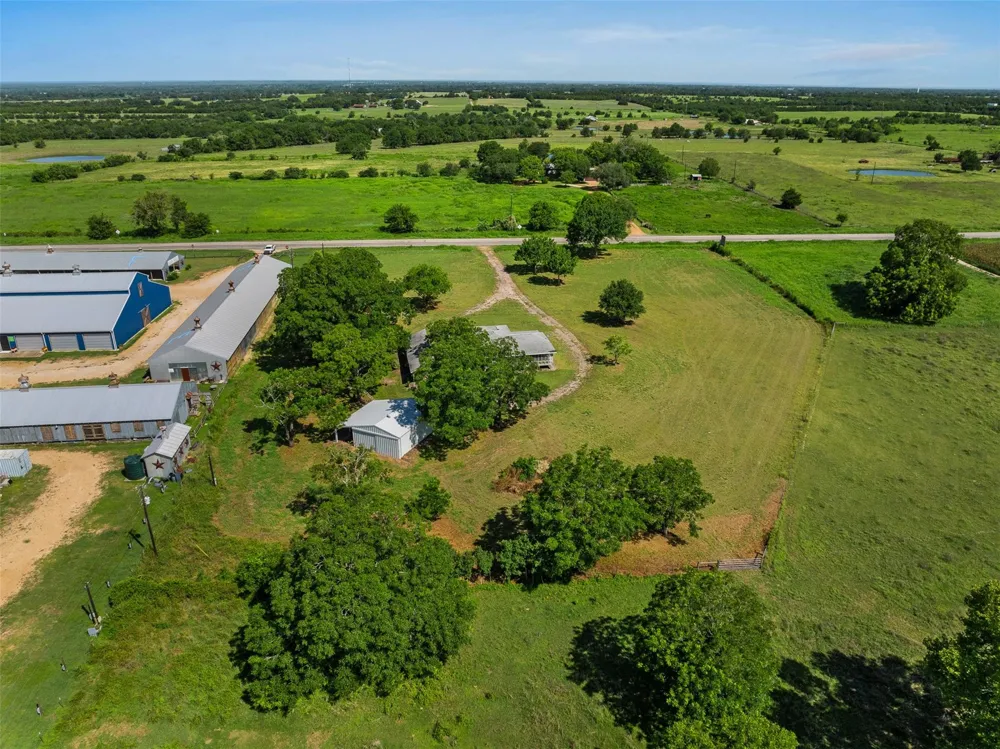 1619 Tx-237 Round Top, TX 78954