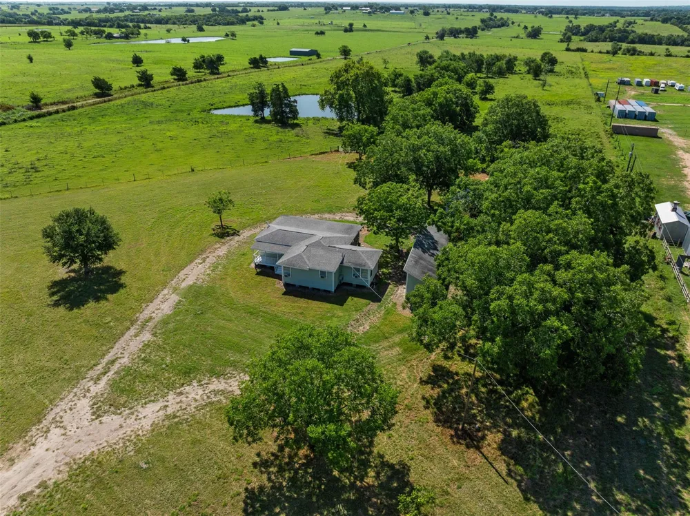 1619 Tx-237 Round Top, TX 78954