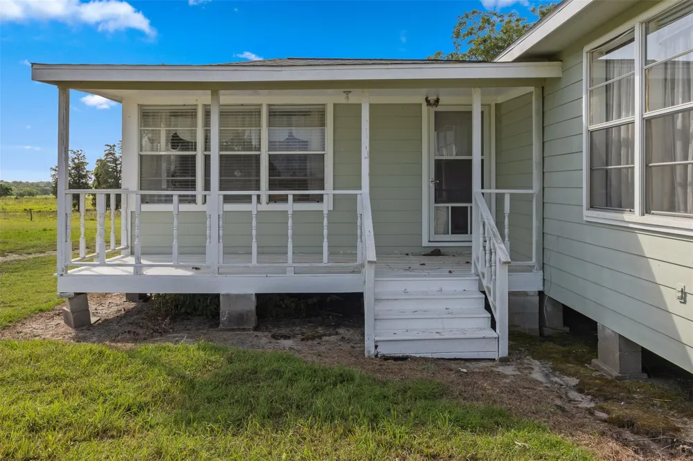 1619 Tx-237 Round Top, TX 78954