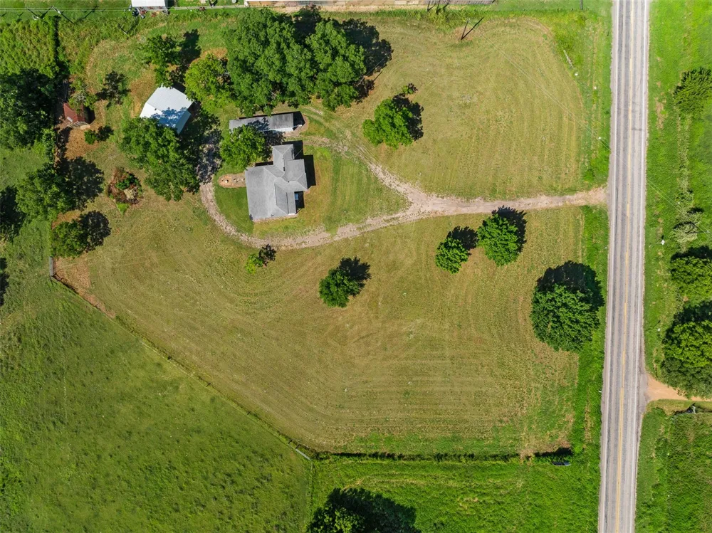 1619 Tx-237 Round Top, TX 78954