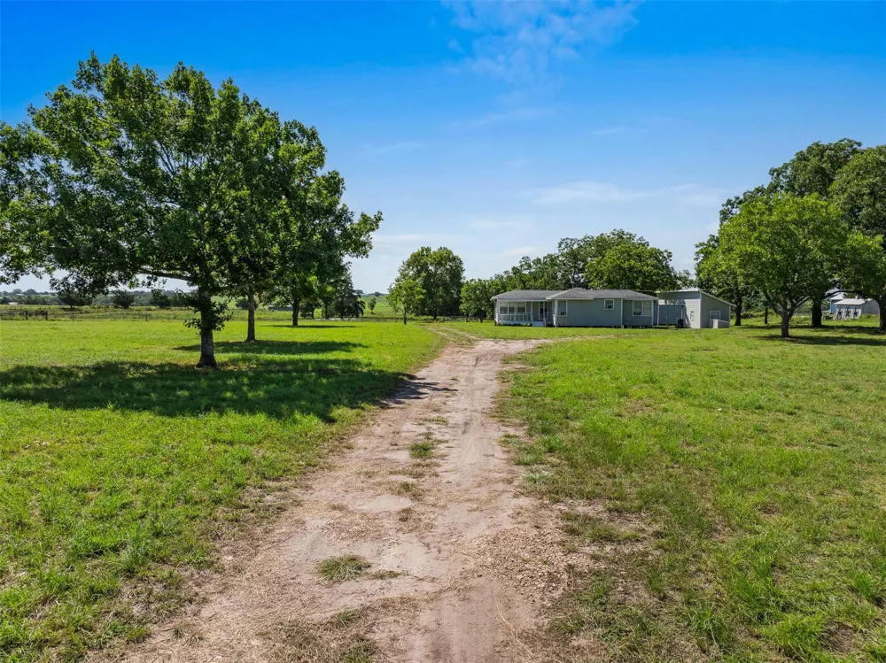 1619 Tx-237 Round Top, TX 78954