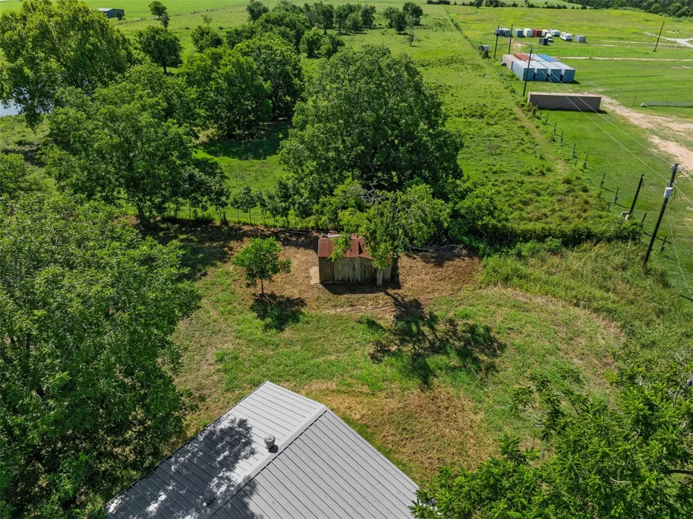 1619 Tx-237 Round Top, TX 78954