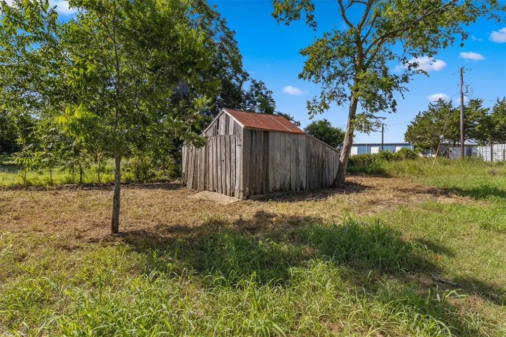 1619 Tx-237 Round Top, TX 78954