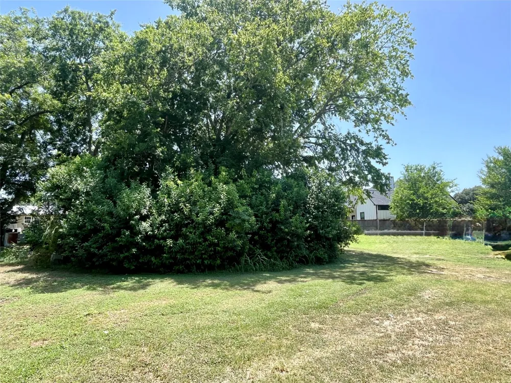 198 Riverside Drive La Grange, TX 78945
