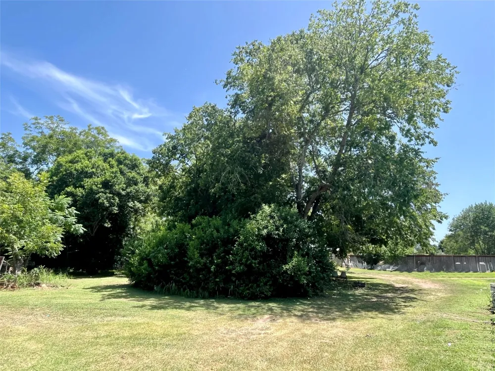 198 Riverside Drive La Grange, TX 78945