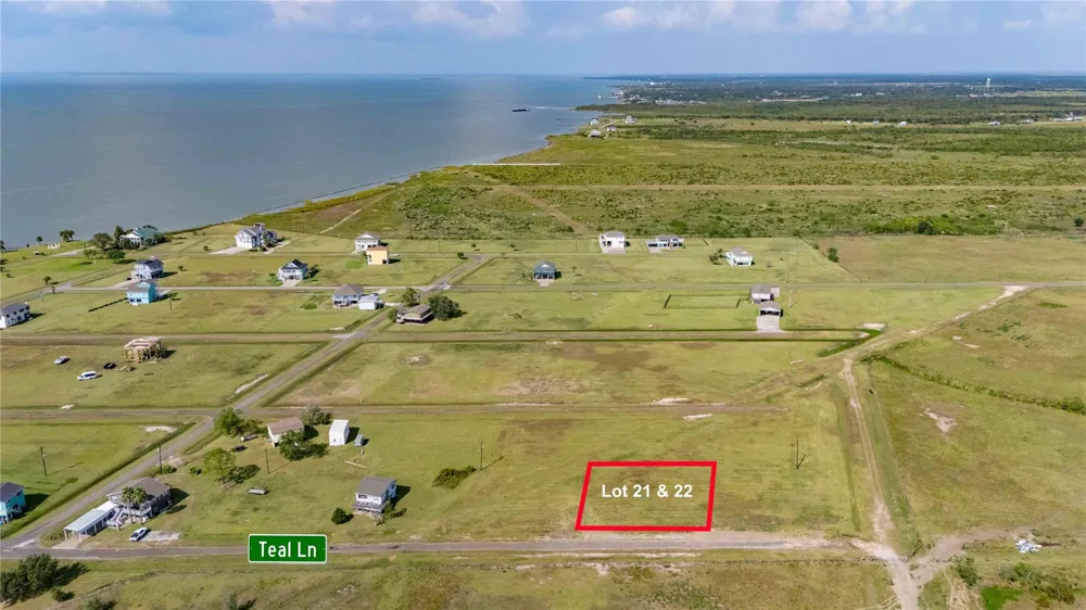 21 Teal Lane Anahuac, TX 77514