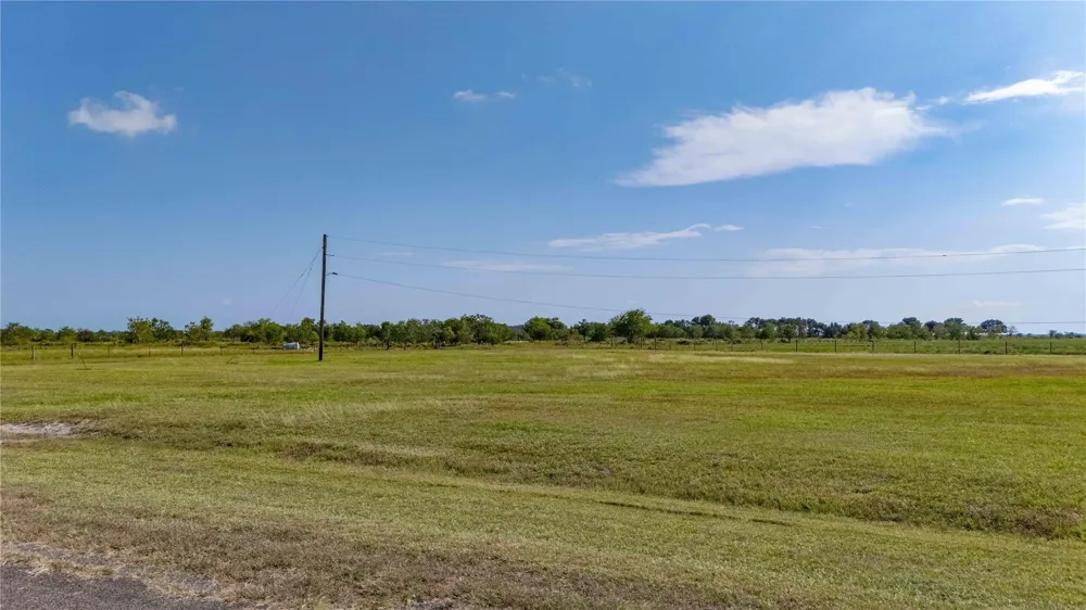 19 Teal Lane Anahuac, TX 77514