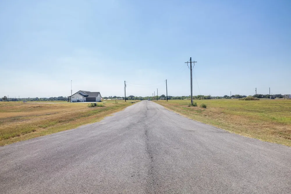 17 428 Rolling Hill Drive Cat Spring, TX 78933