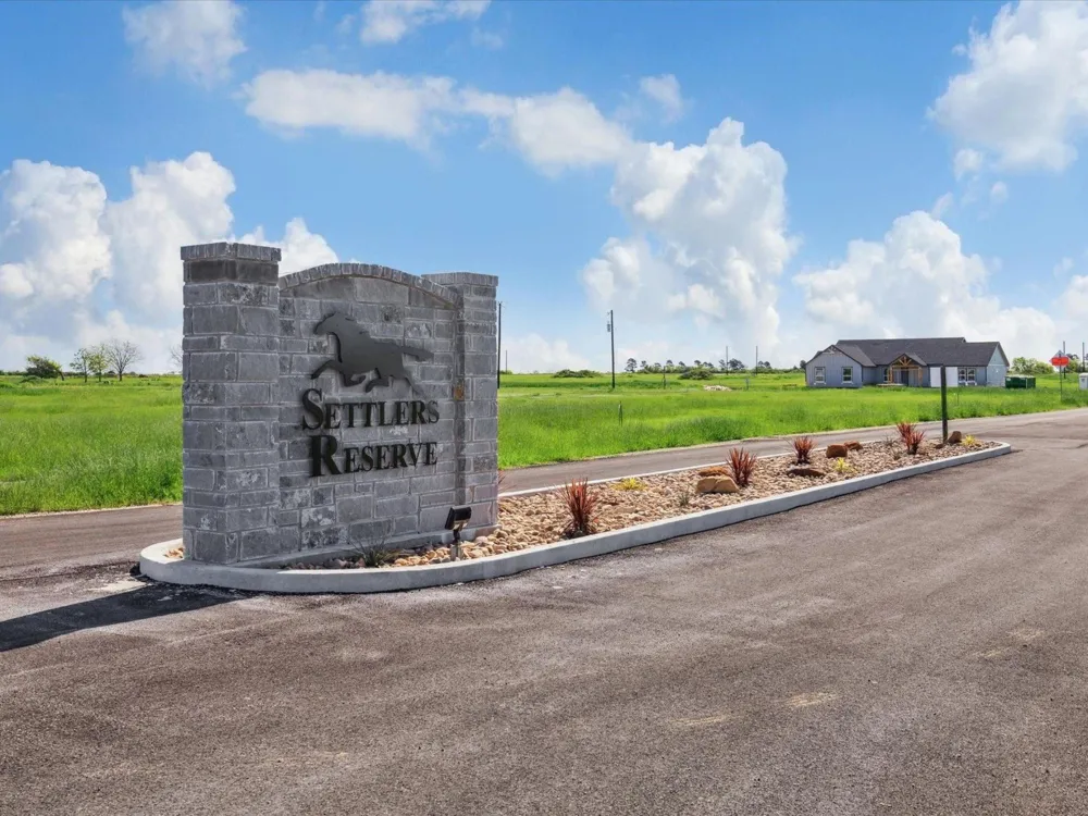 17 428 Rolling Hill Drive Cat Spring, TX 78933