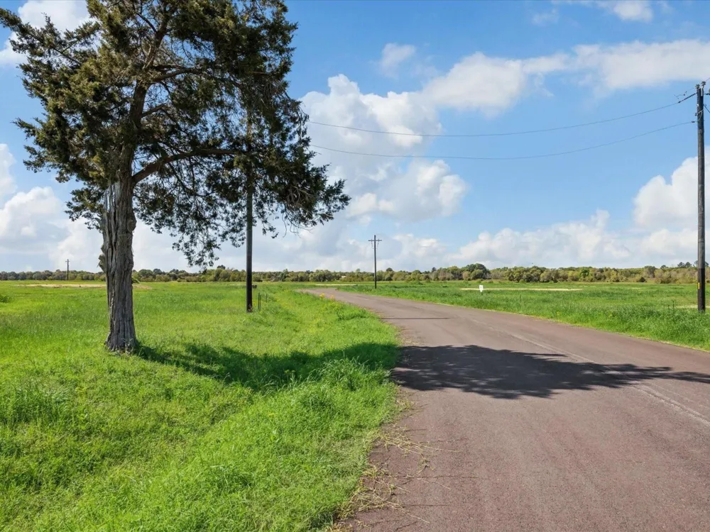 17 428 Rolling Hill Drive Cat Spring, TX 78933