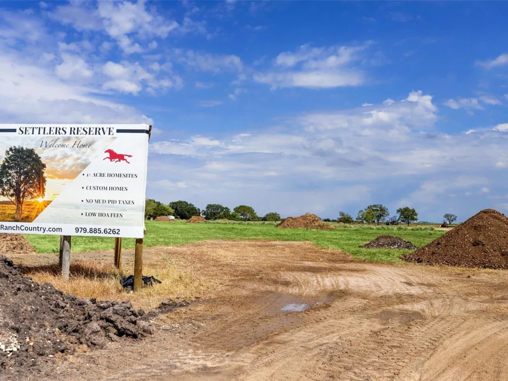 20 328 Rolling Hill Drive Cat Spring, TX 78933