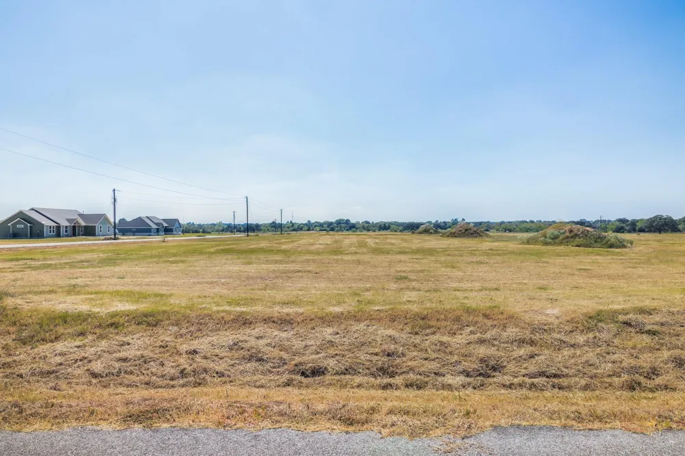 35 184 Ridgeview Drive Cat Spring, TX 78933