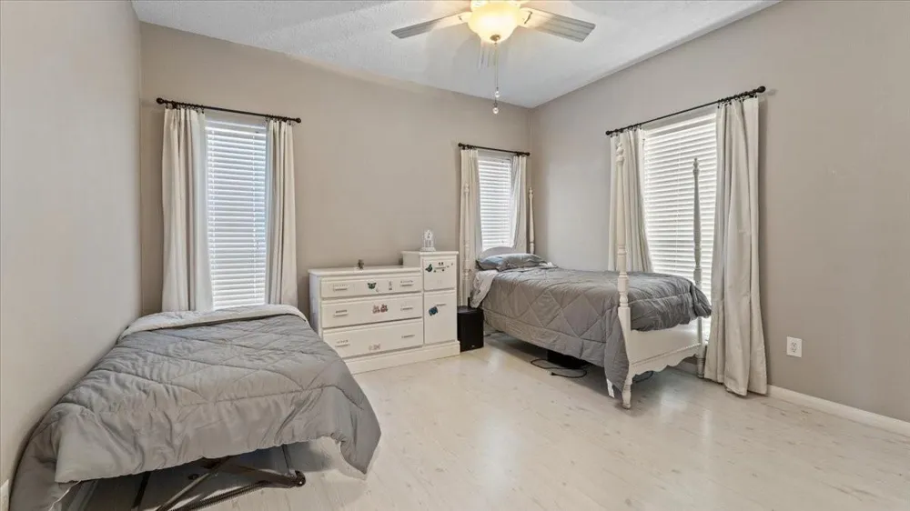 616 E Shore Drive Kemah, TX 77565