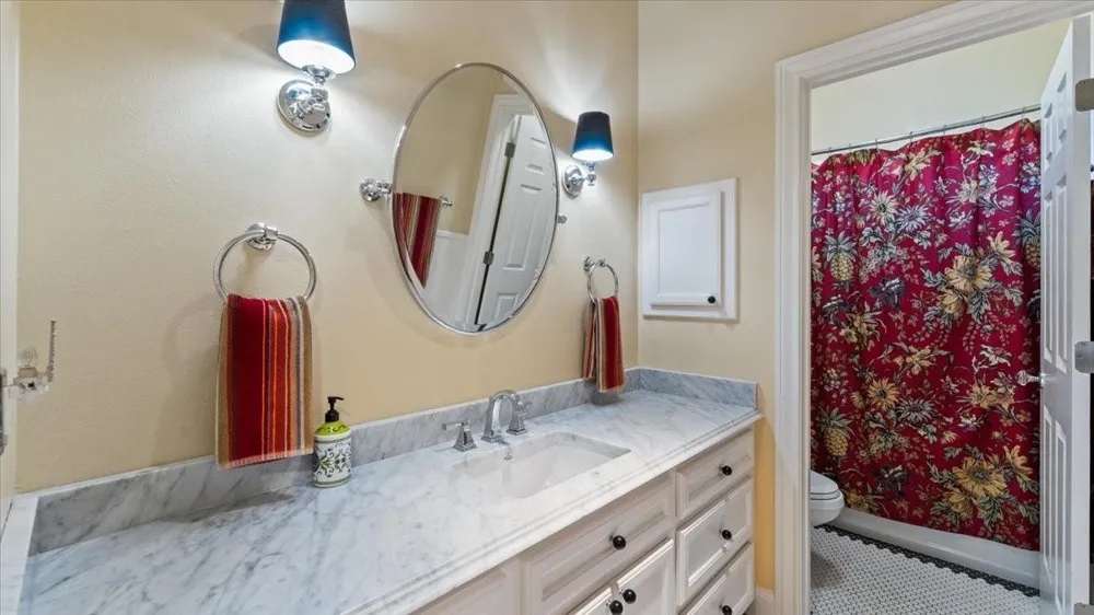 616 E Shore Drive Kemah, TX 77565