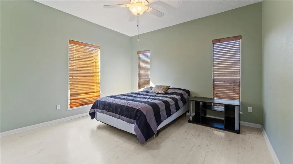 616 E Shore Drive Kemah, TX 77565