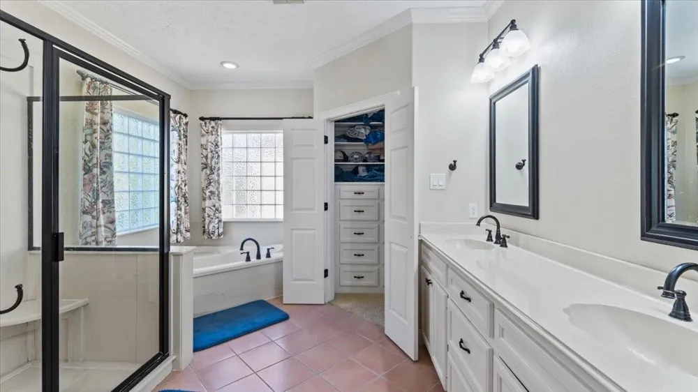 616 E Shore Drive Kemah, TX 77565