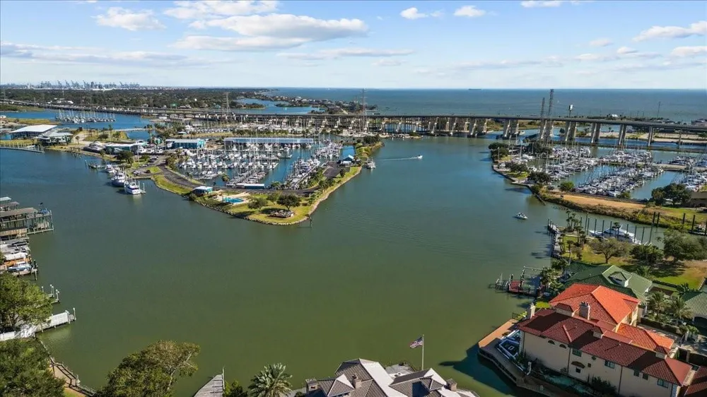 616 E Shore Drive Kemah, TX 77565